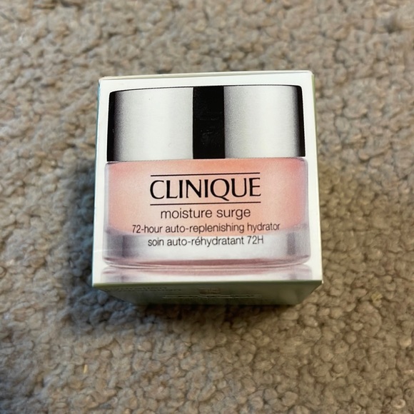 Clinique - Picture 1 of 4